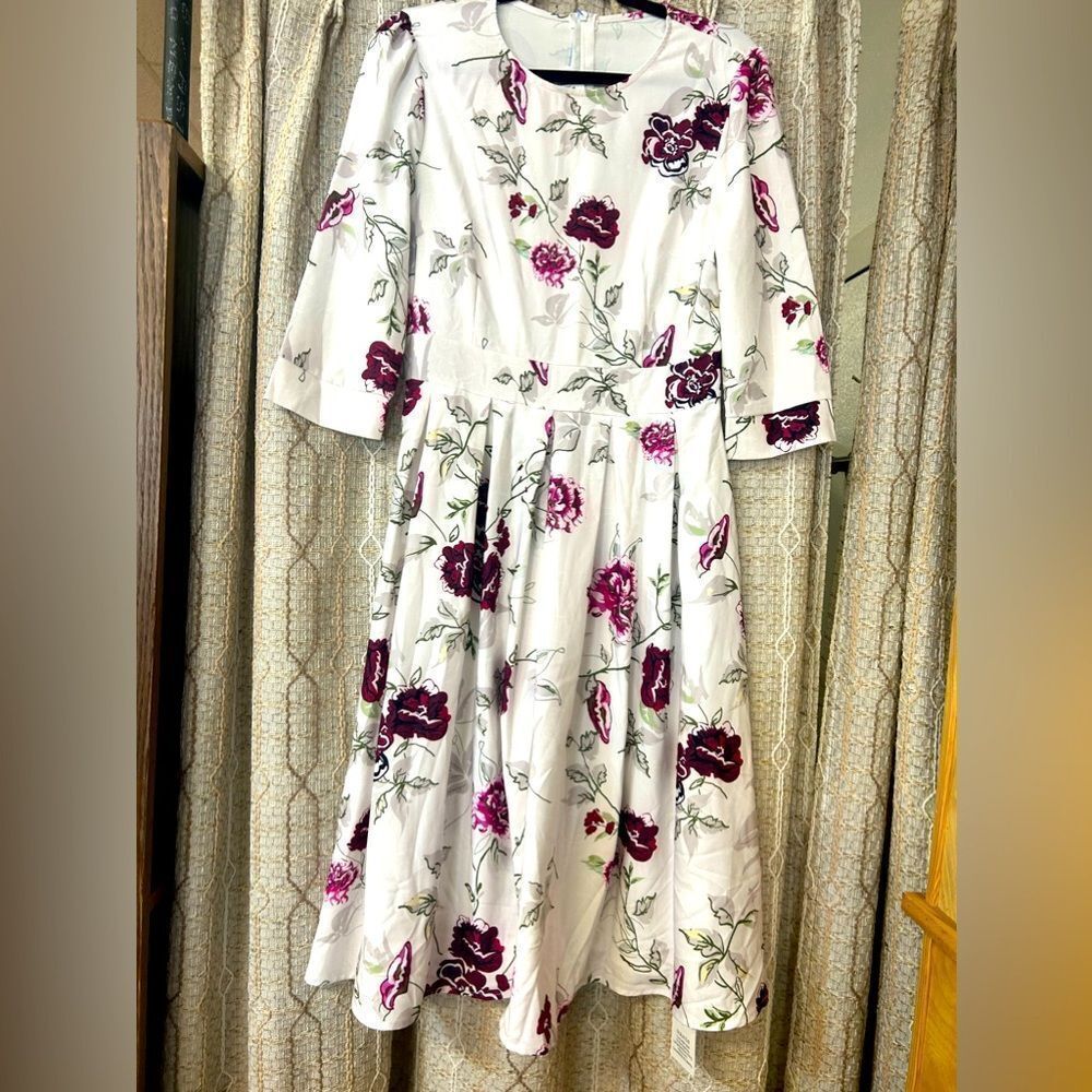 🛍️ NOBL Ladies Size M White Dress With Maroon Flowers